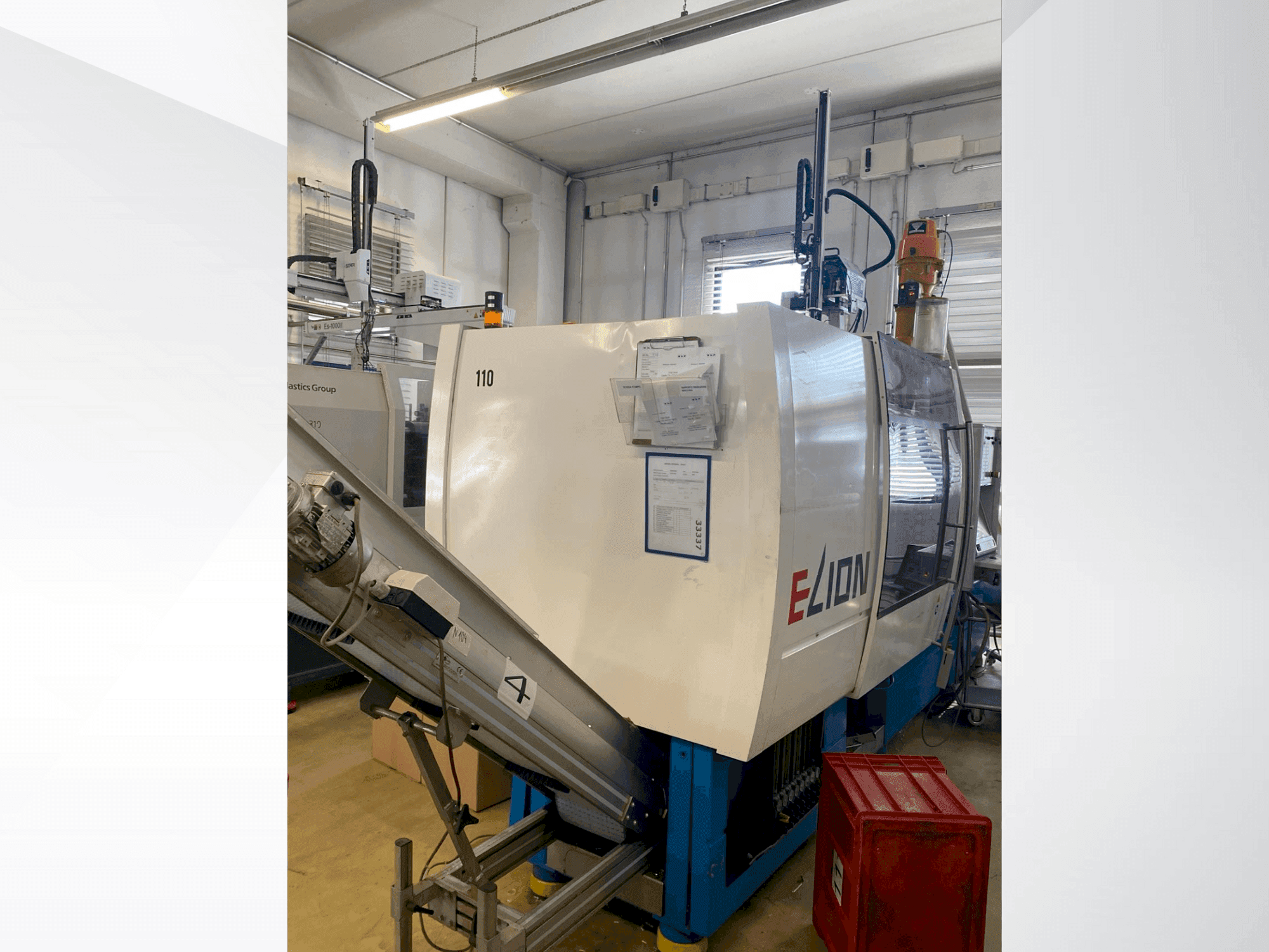 A Netstal ELION 800-270F gép elölnézete