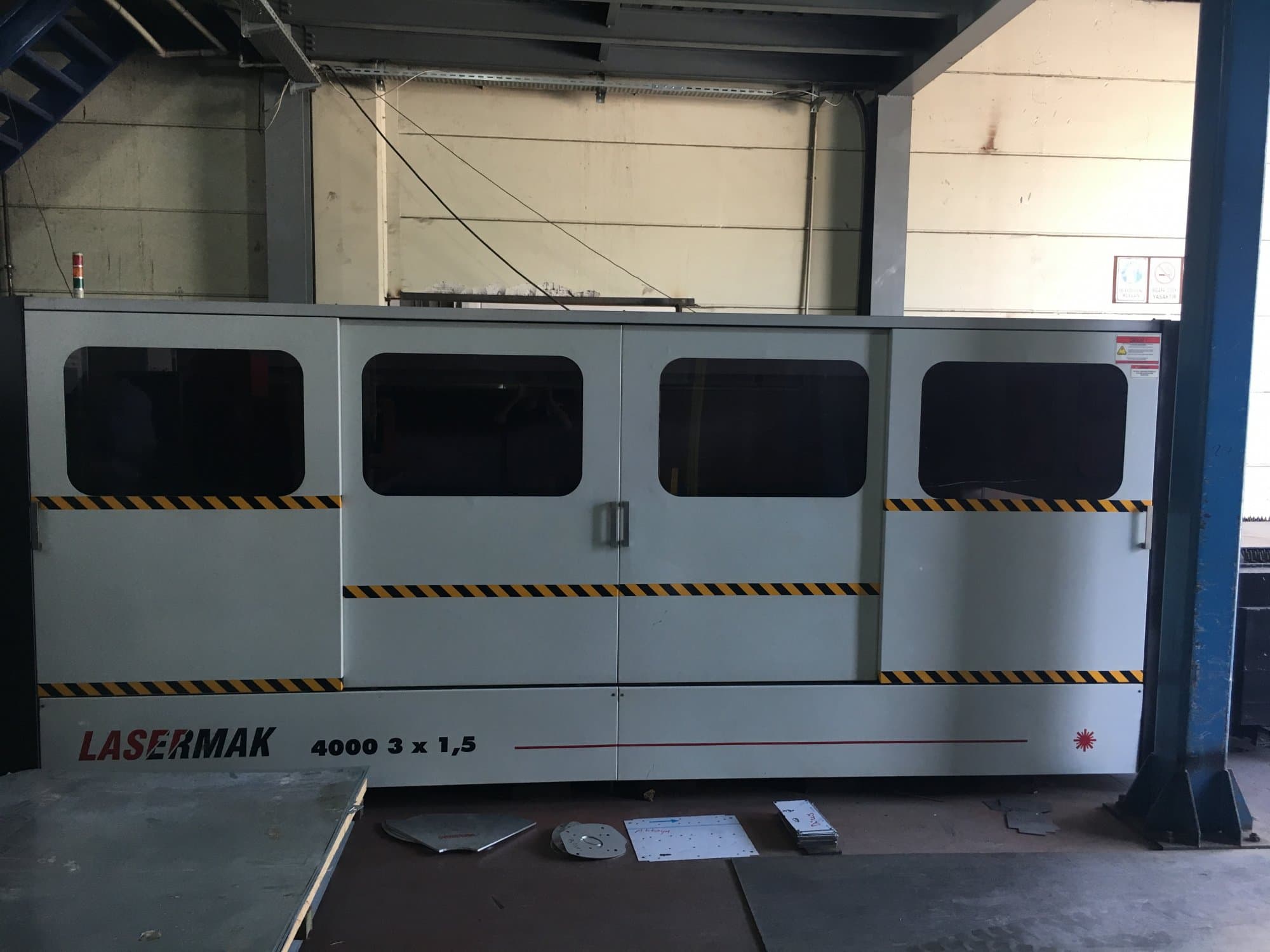 A ERMAKSAN LASERMARK 4000 3x1,5 gép elölnézete