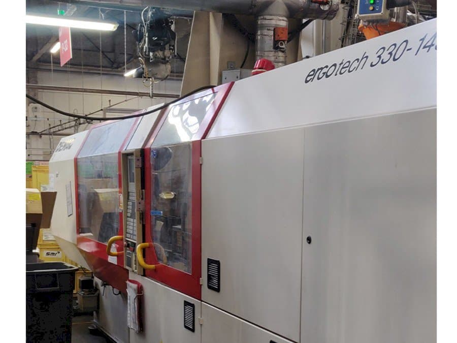 A DEMAG Ergotech 330-1450 gép elölnézete