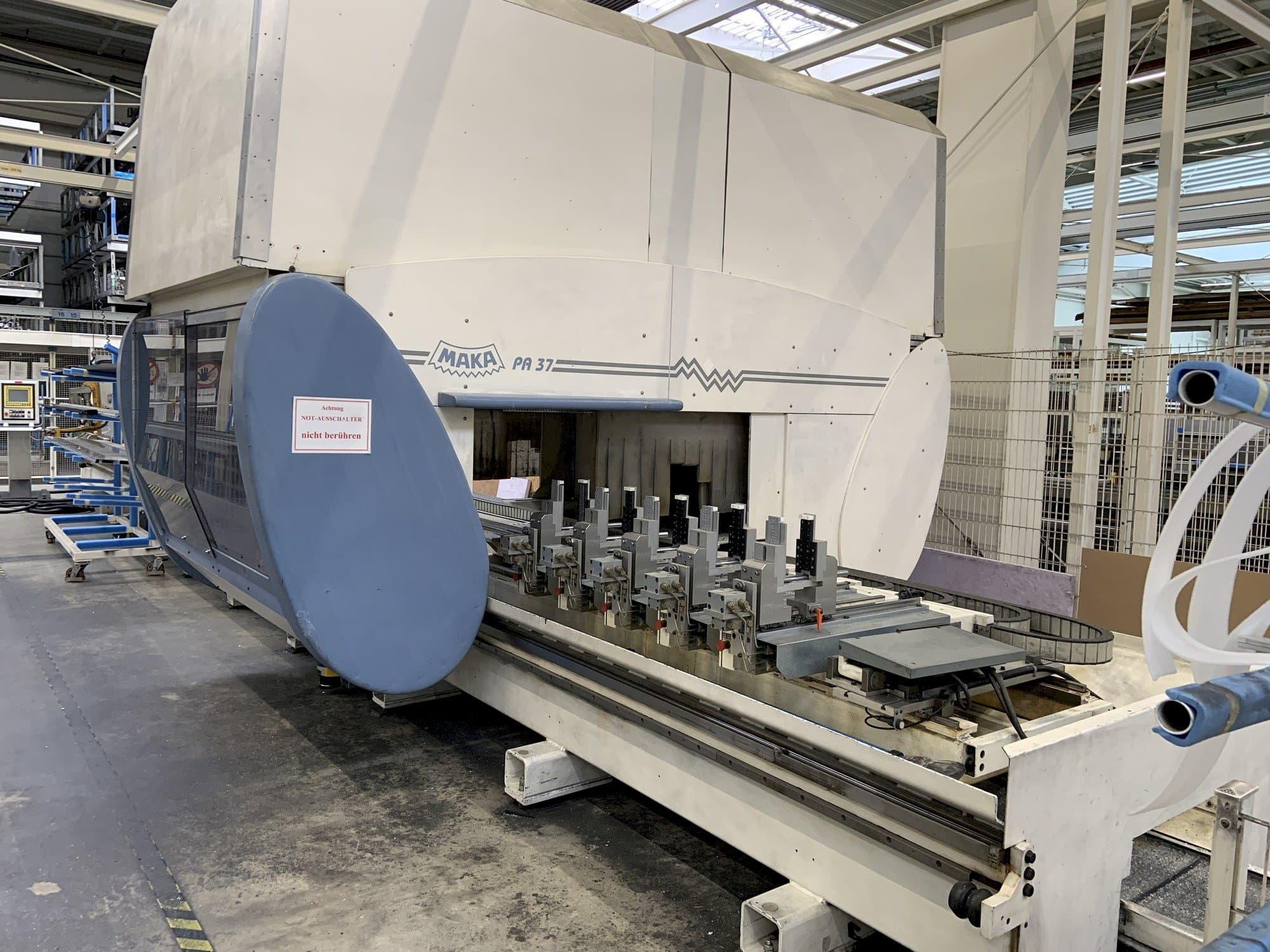 A MAKA PA37 gép elölnézete