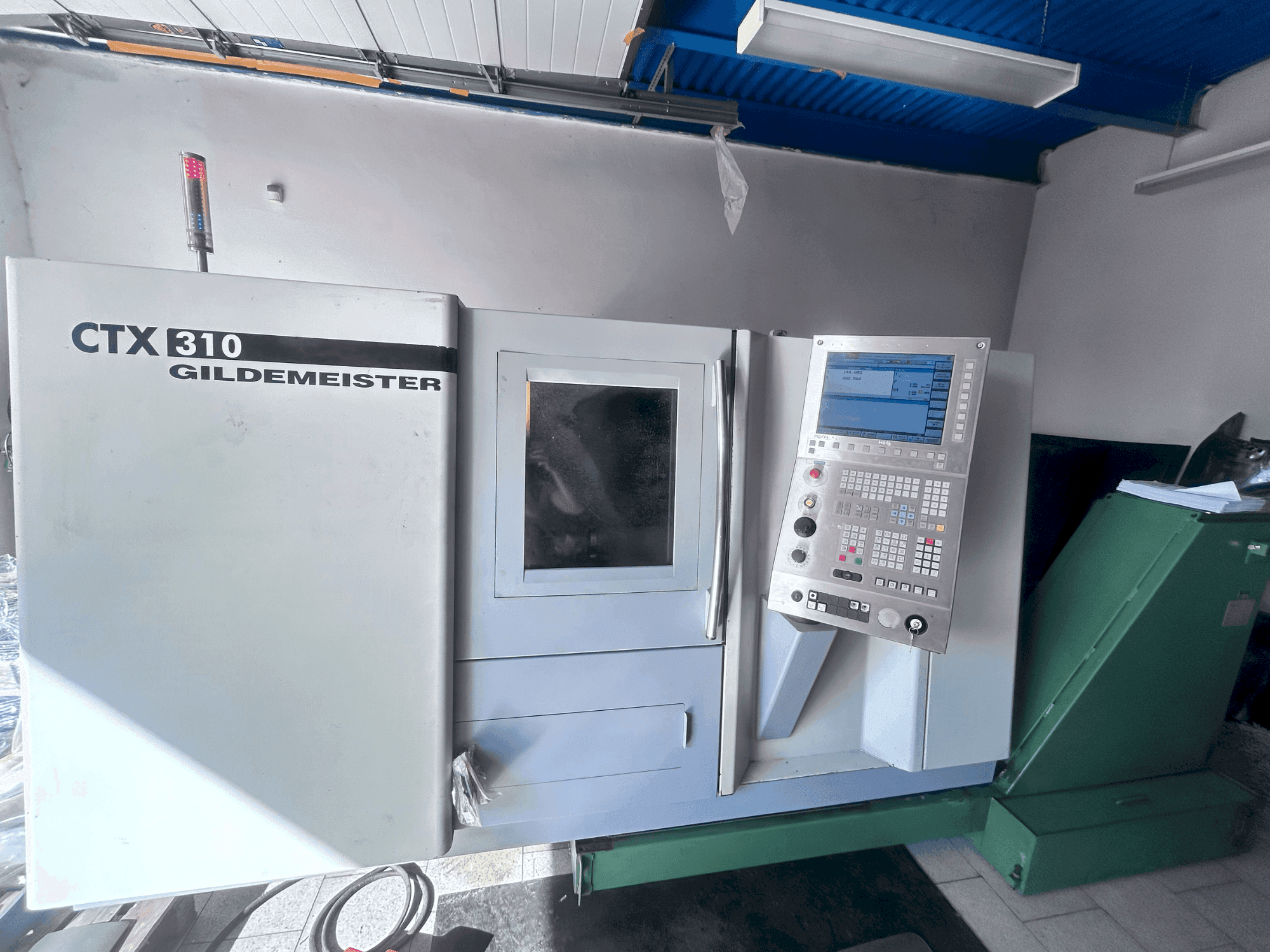 A DMG Gildemeister CTX 310 gép elölnézete
