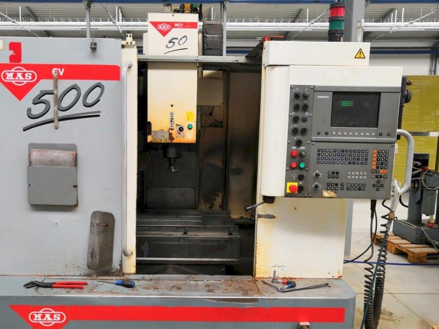 A KOVOSVIT MAS MCV 500 CNC gép elölnézete