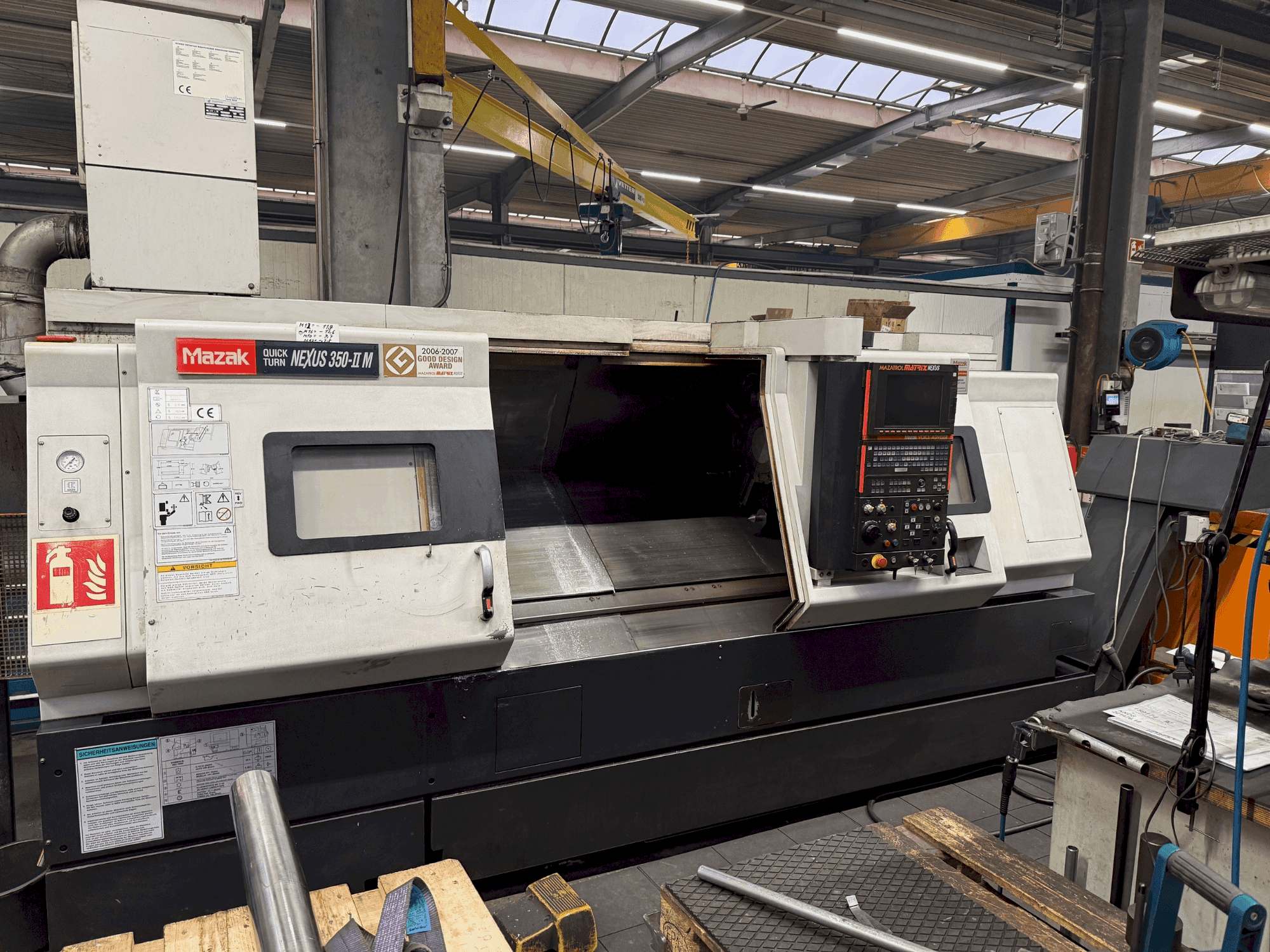A Mazak Quick Turn Nexus 350-II M gép elölnézete