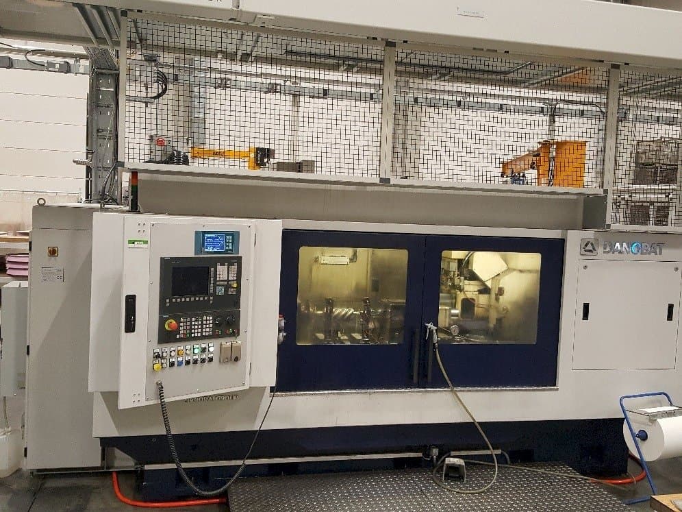 A DANOBAT WT-62-3B gép elölnézete