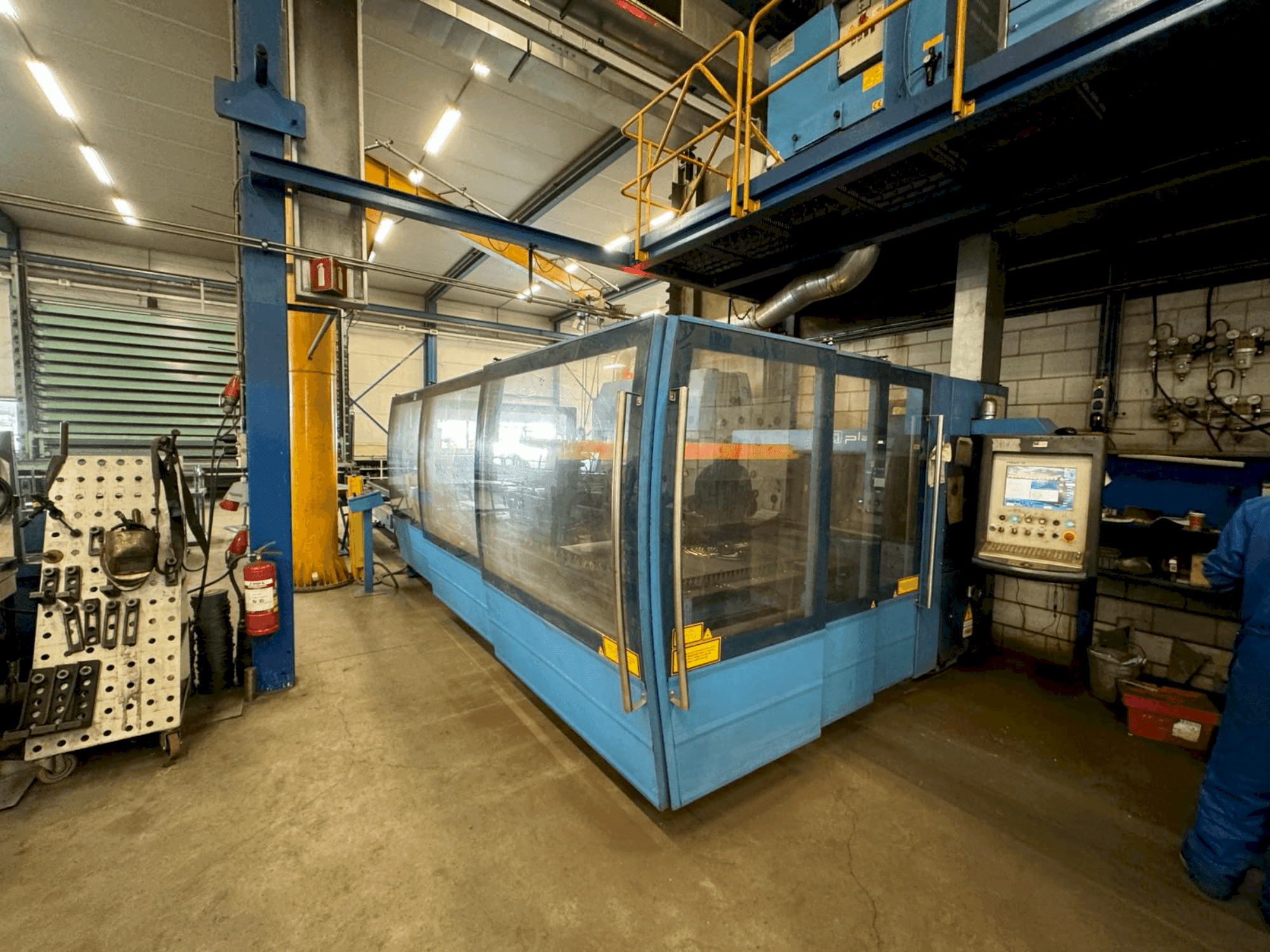 A Prima Power Platino 1530HS 3kW CO2 gép elölnézete