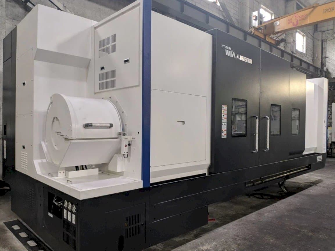 A Hyundai Wia KL 7000 LY gép elölnézete