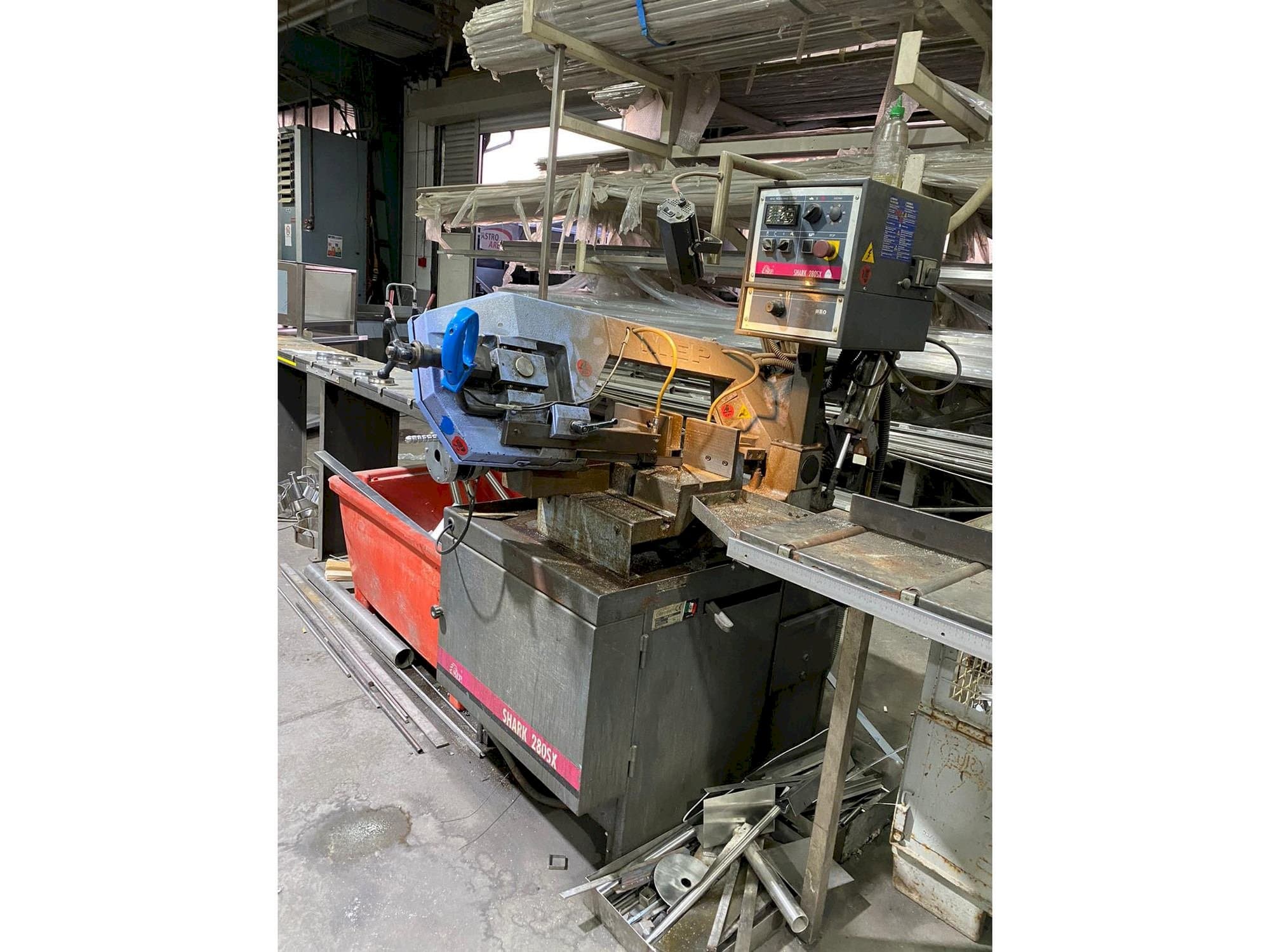 A Nisshinbo MAP-750 gép elölnézete