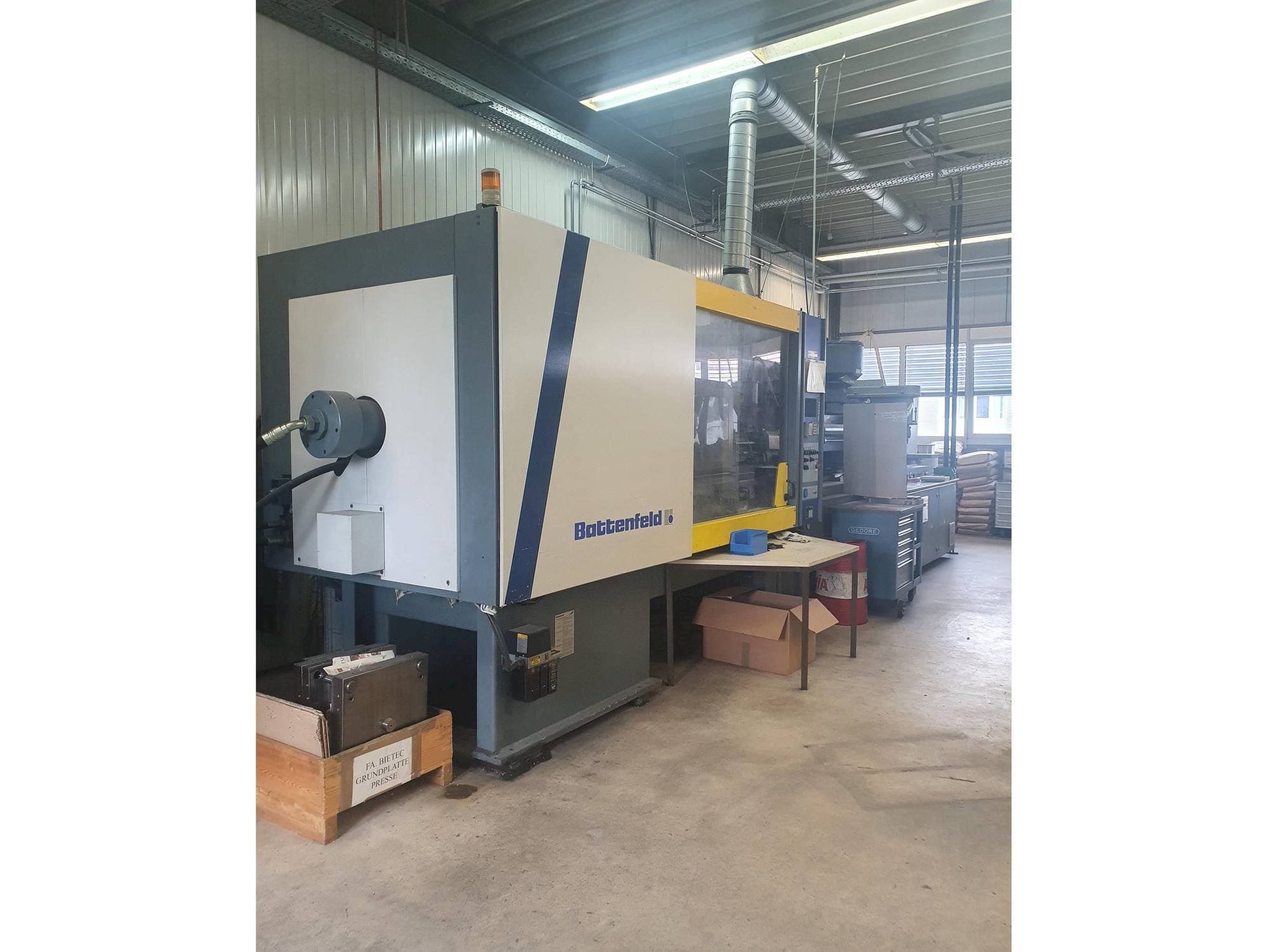 A Battenfeld BK 3500/2800 gép elölnézete