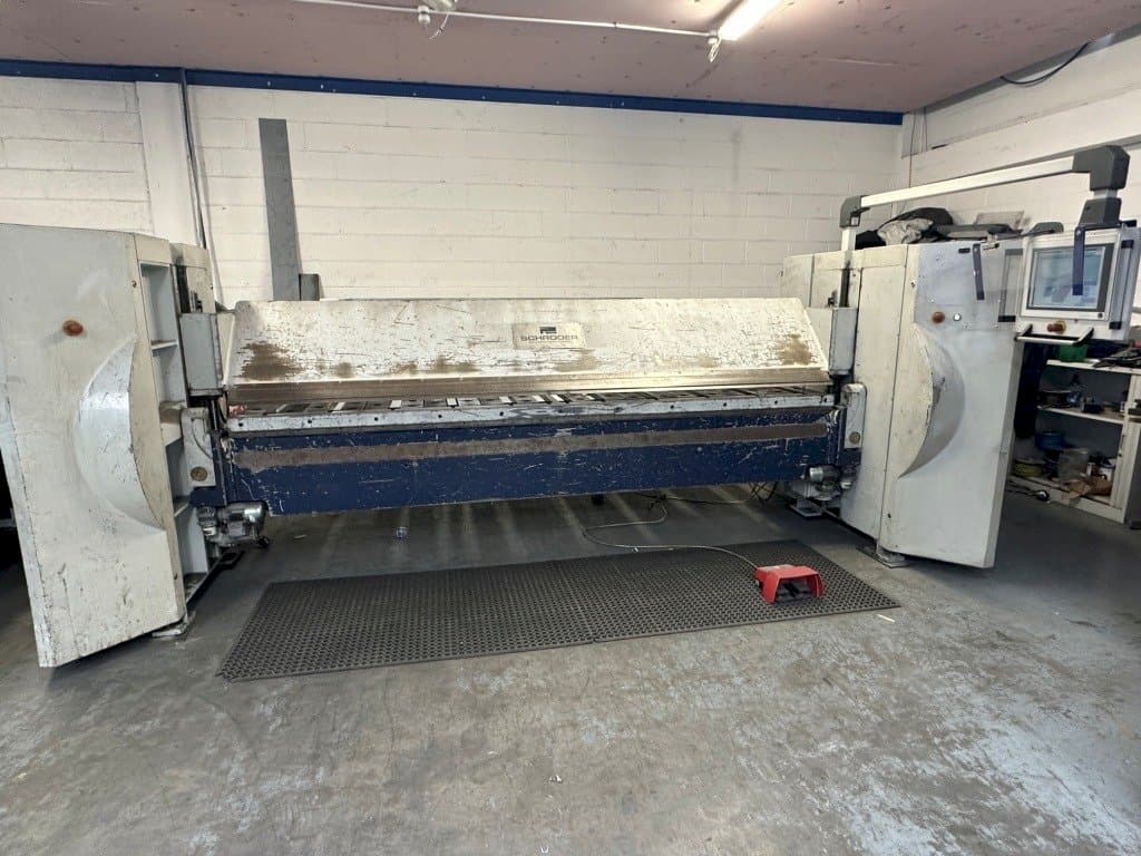 A SCHRODER SPB 3200/3.0 gép elölnézete