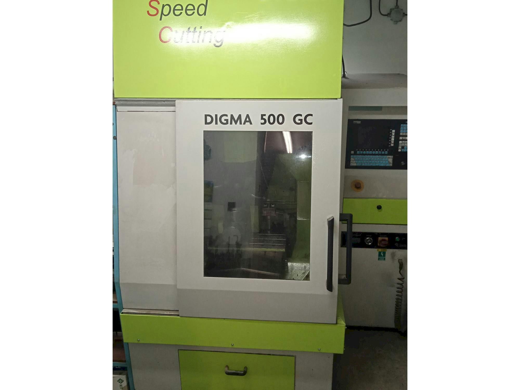A Exeron Digma 500 GC 5AX  gép elölnézete