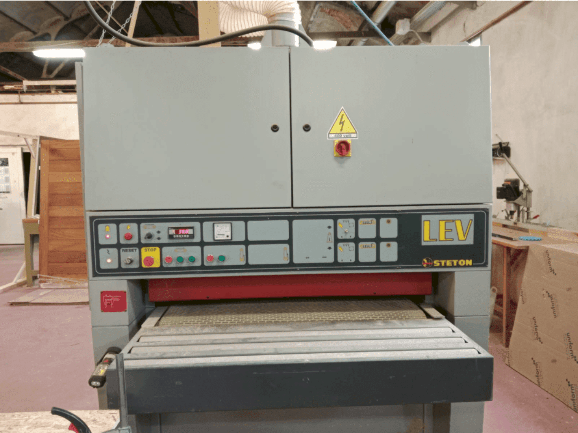 A STETON LEV2RR gép elölnézete