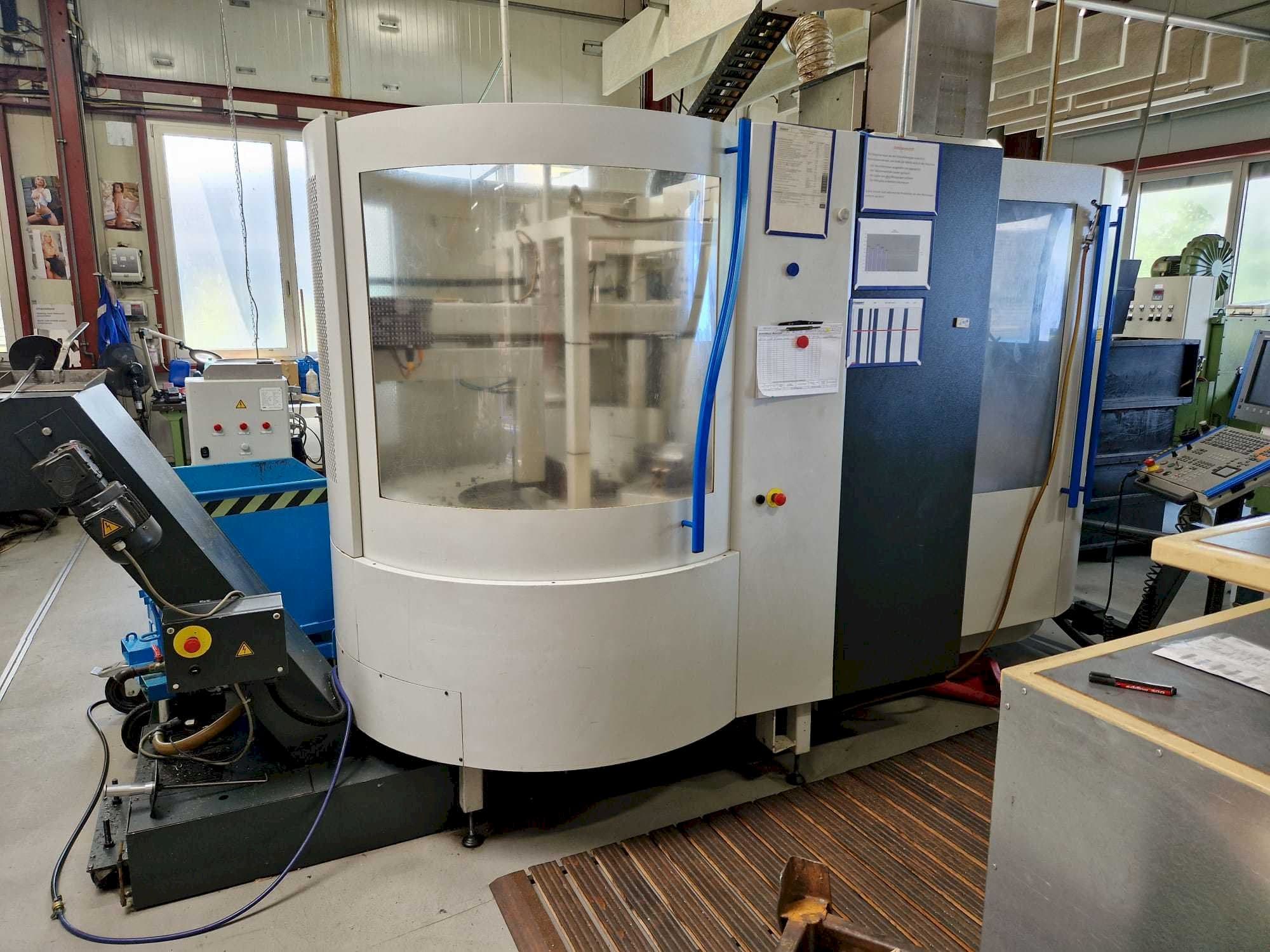 A MIKRON UCP600 Vario gép elölnézete