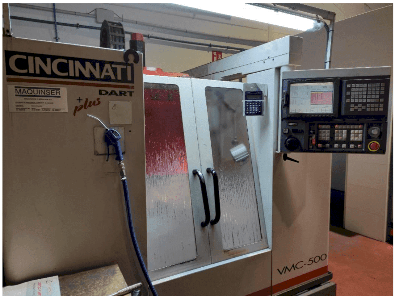 A Cincinnati Dart Plus VMC-500 gép elölnézete