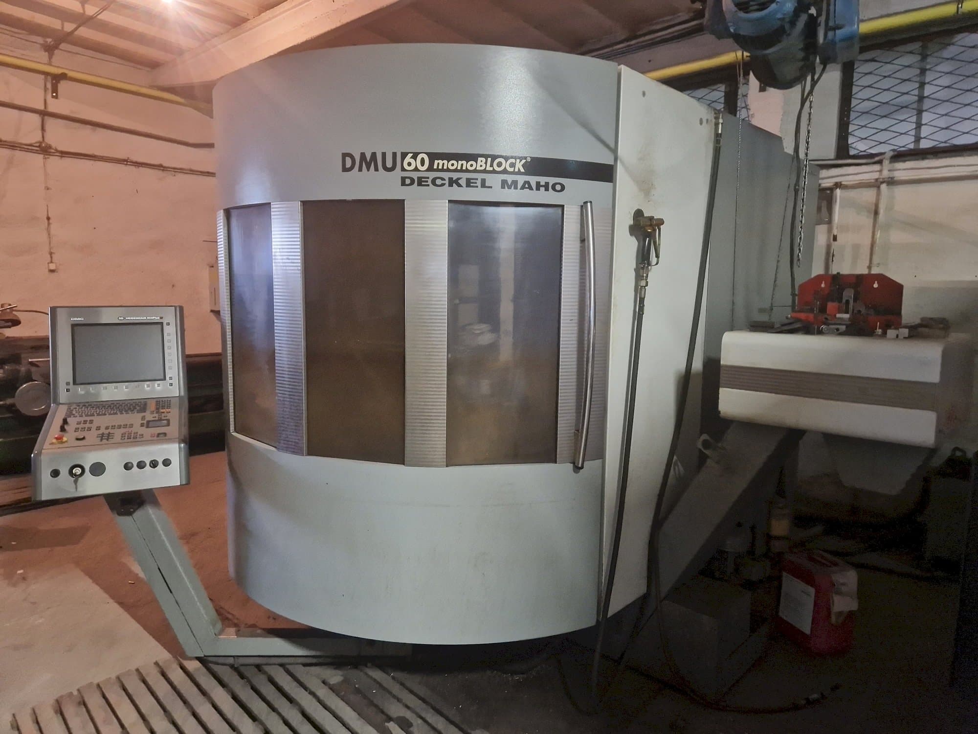 A DECKEL MAHO DMU 60 monoBLOCK  gép elölnézete