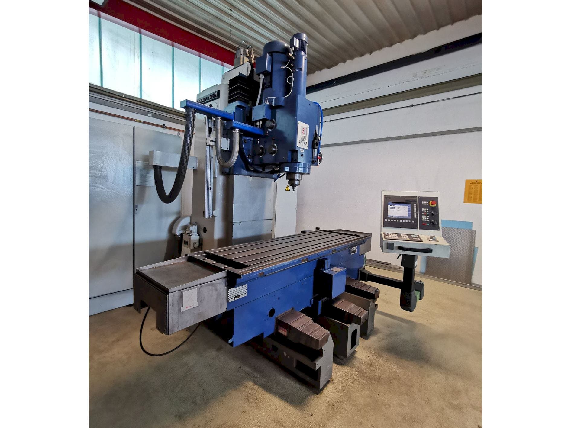 A Droop & Rein FS 100 ke gép elölnézete