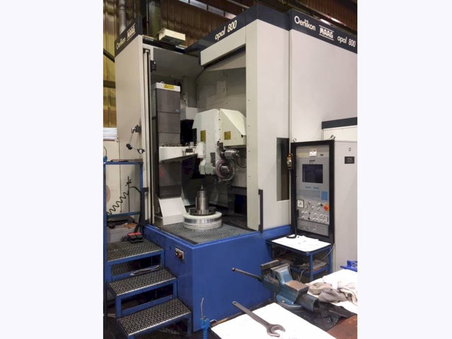 A Oerlikon MAAG OPAL 800 gép elölnézete