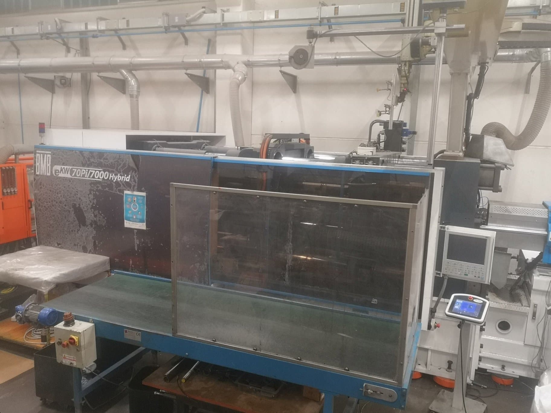 A BMB Ekw 70pi Hybrid gép elölnézete