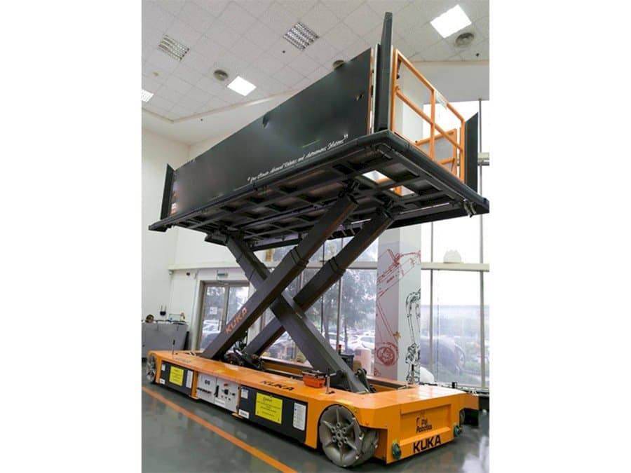 A KUKA KoM TL-3 E575 1000  gép elölnézete