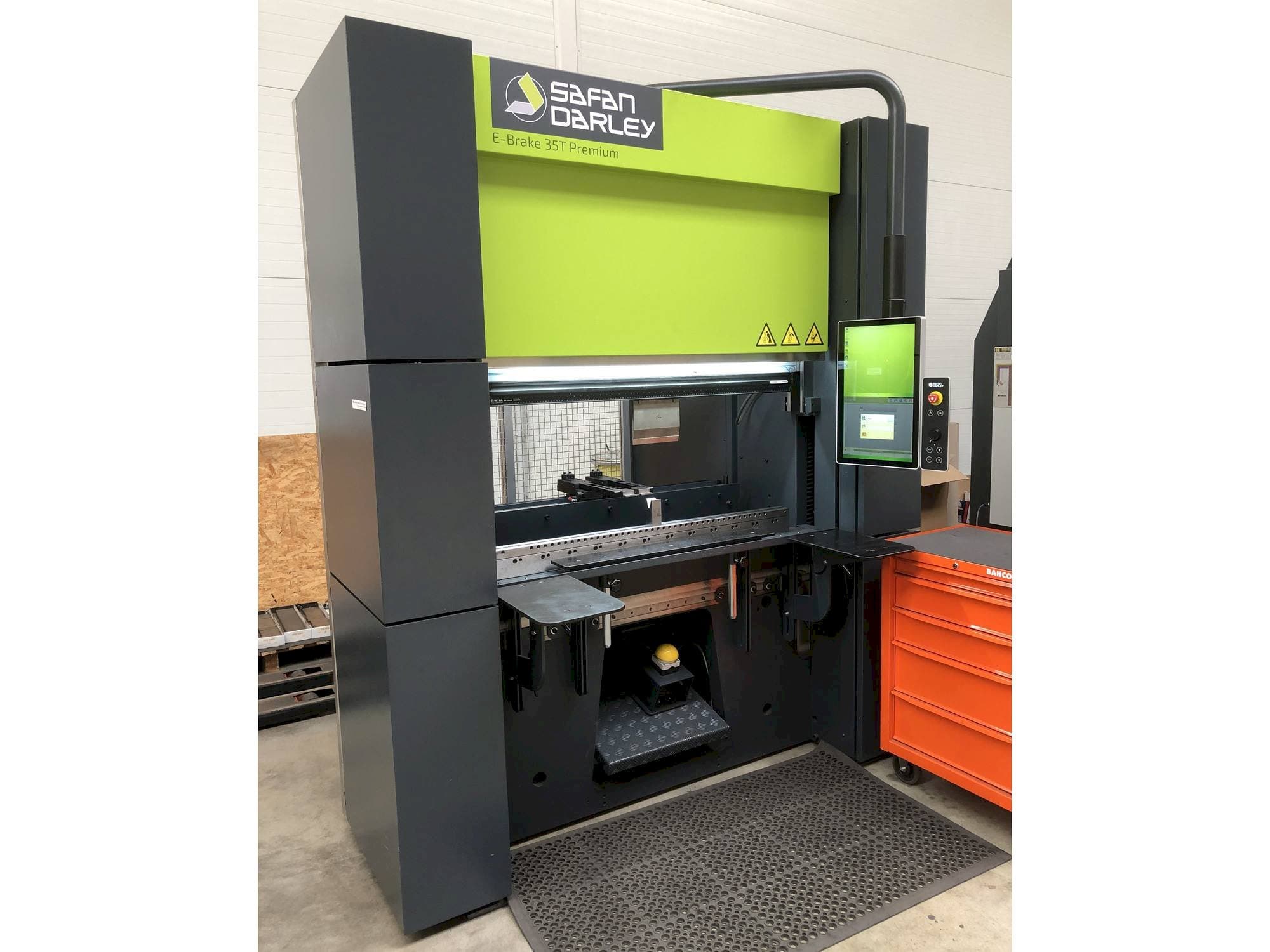 A Safan Darley E-Brake 35T Premium gép elölnézete