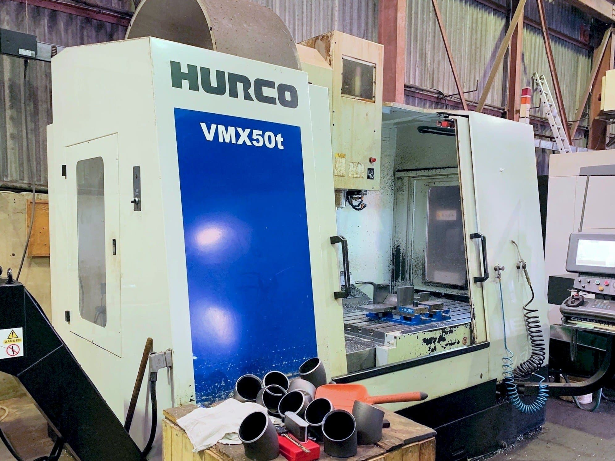 A Hurco VMX 50T gép elölnézete