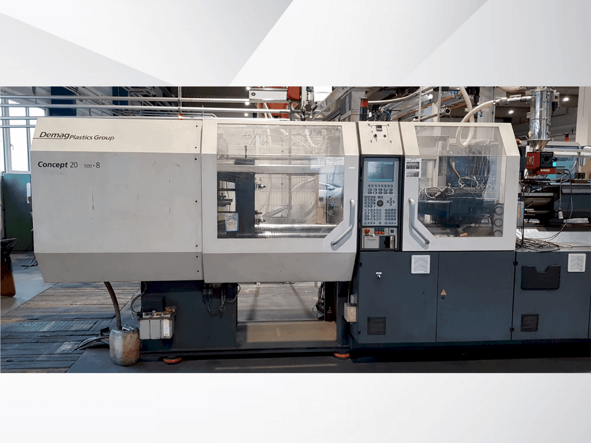 A DEMAG Concept 200/500-840 + W711 gép elölnézete
