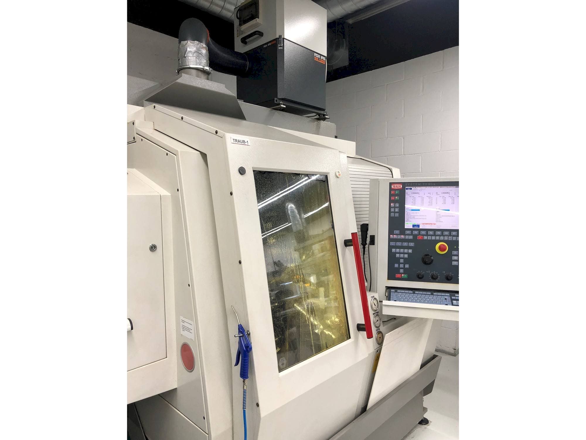 A TRAUB TNL 18 gép elölnézete