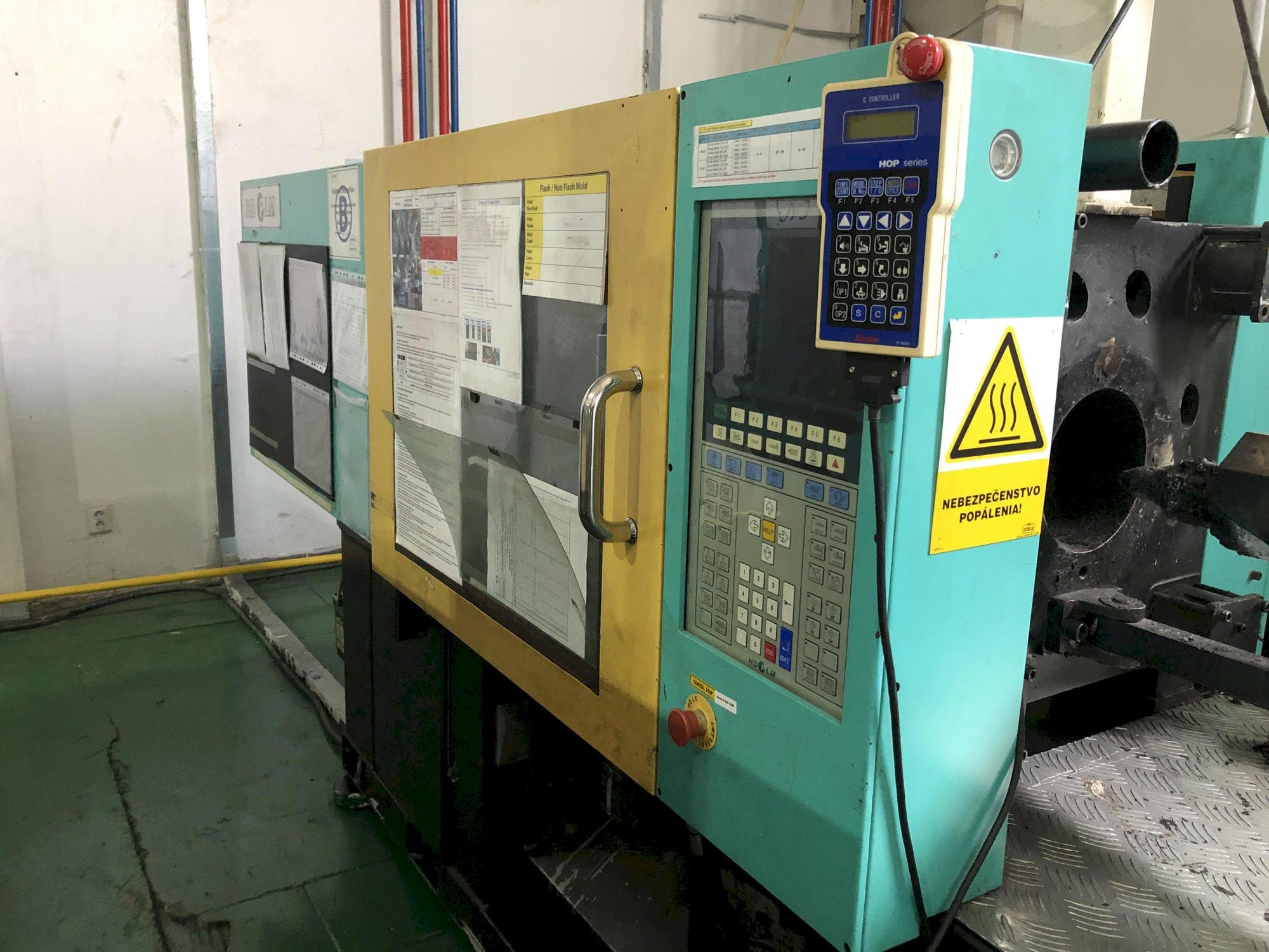 A Hyundai K-120V gép elölnézete