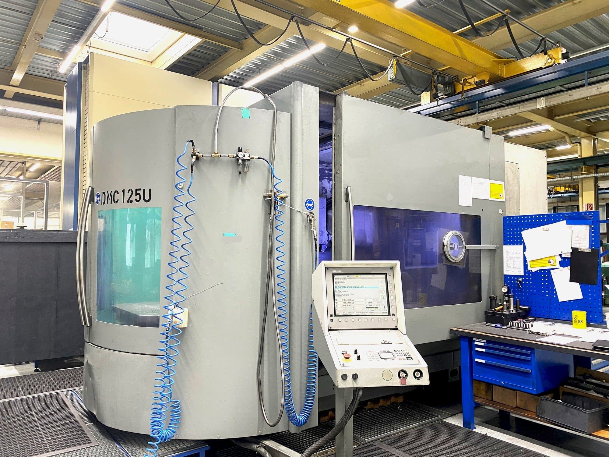 A DMG Deckel Maho DMC 125 U  gép elölnézete