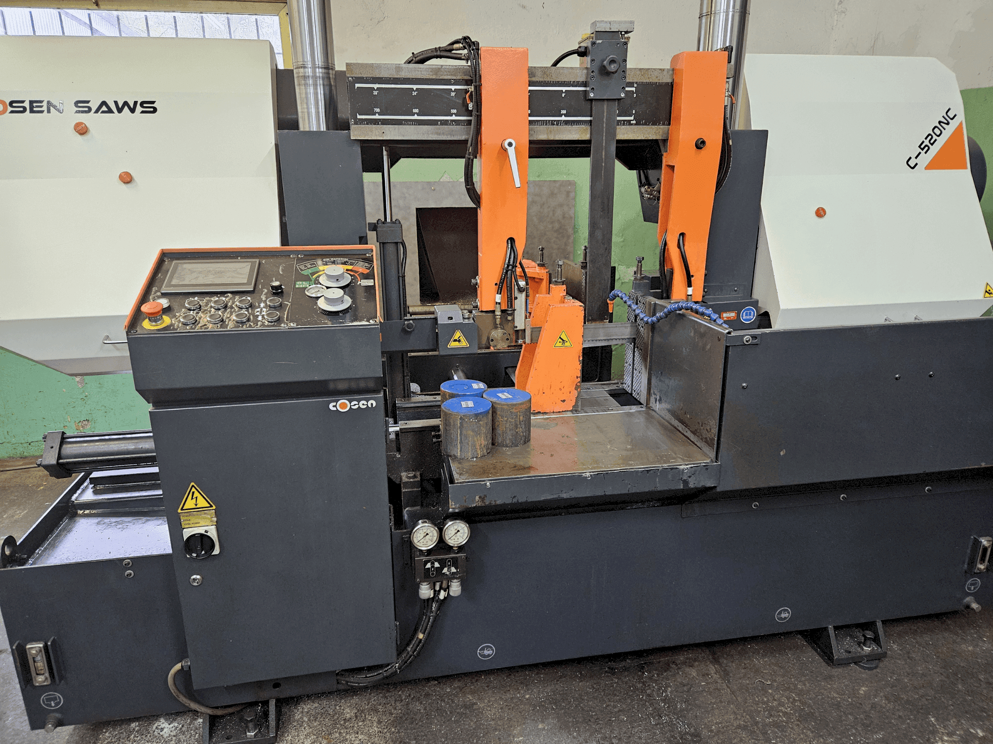 A Cosen C-520CNC gép elölnézete