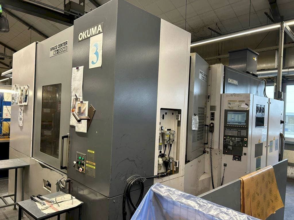A Okuma MA 500HB gép bal oldali nézete