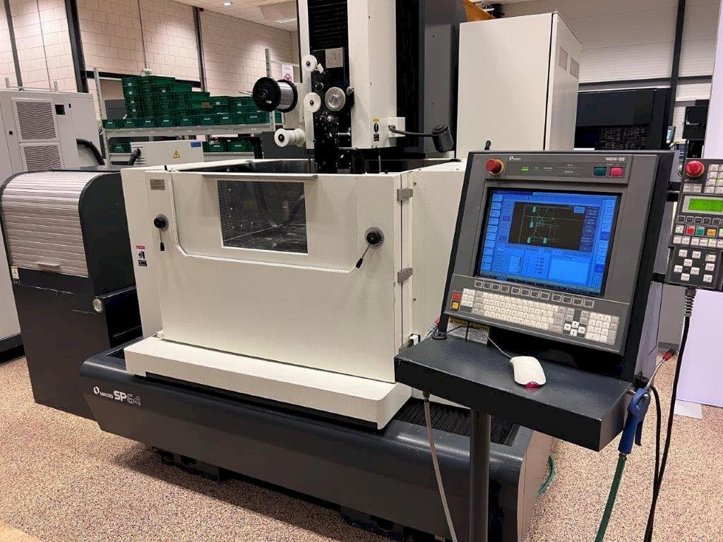 A Makino   gép elölnézete