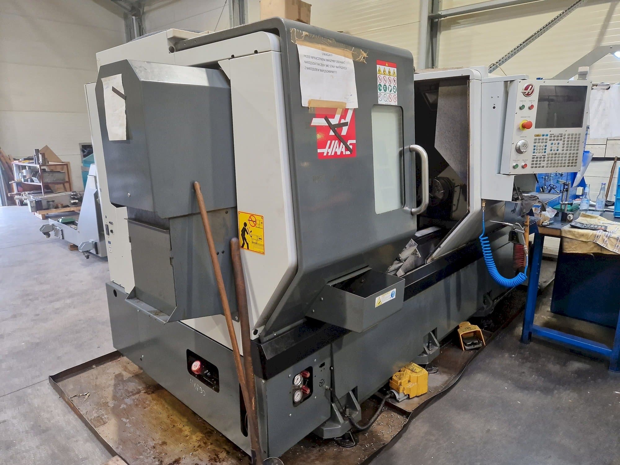 A HAAS DS-30Y gép oldalnézete