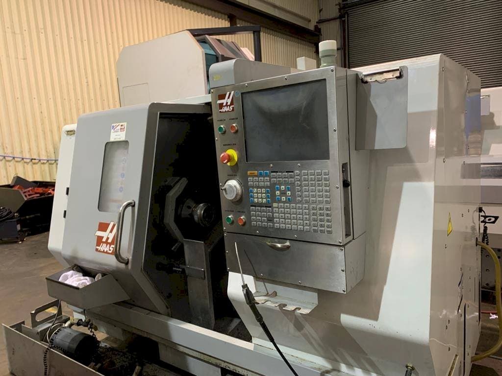 A HAAS SL-20 gép elölnézete