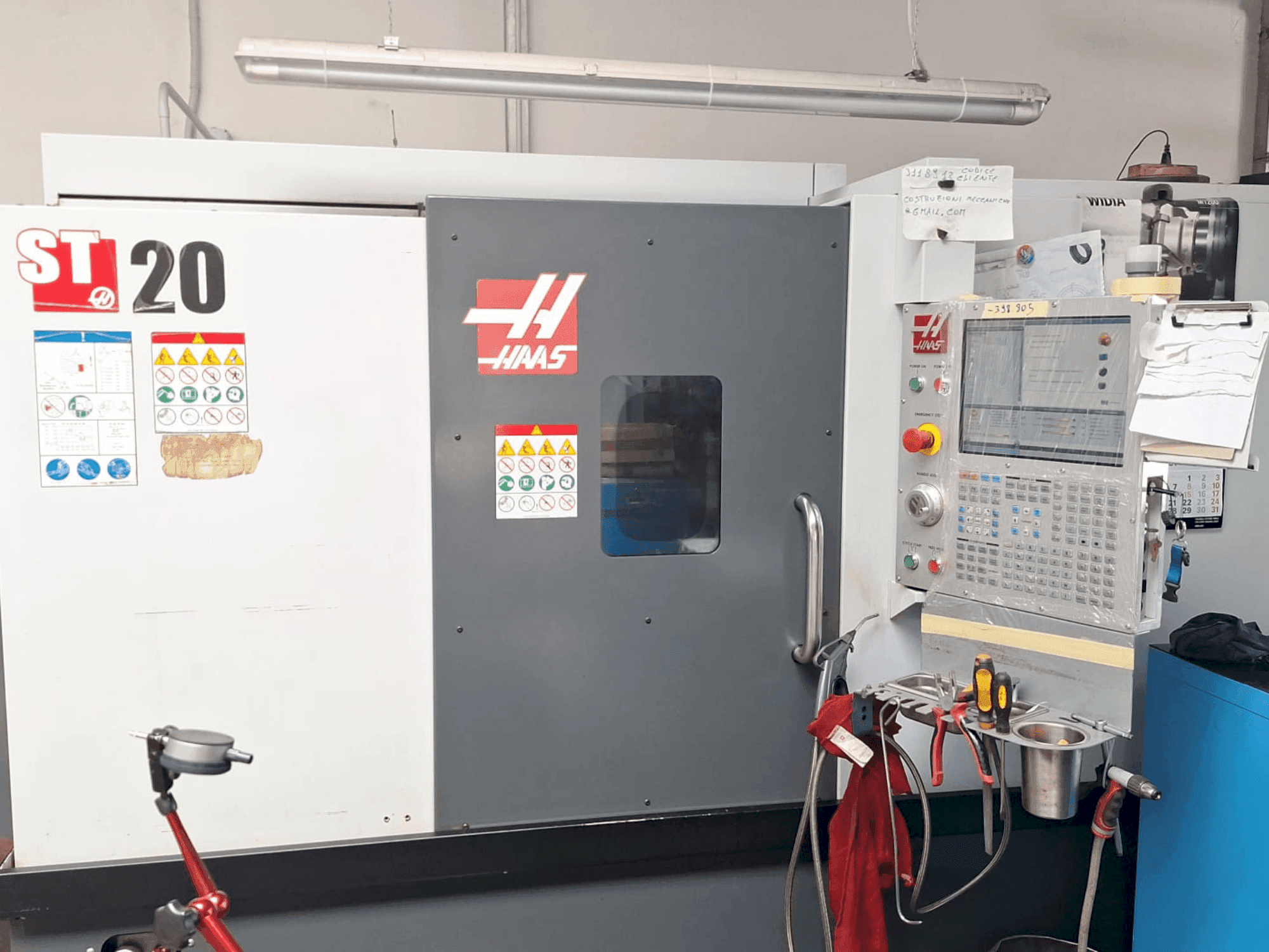 A HAAS ST-20 gép elölnézete