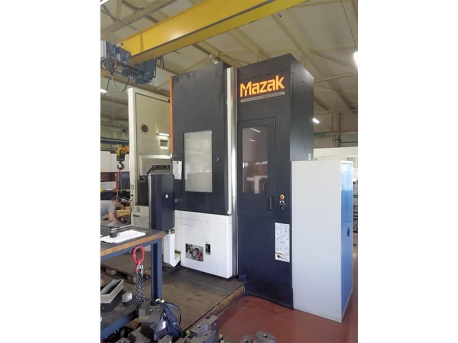A Mazak MEGATURN NEXUS 900 gép elölnézete