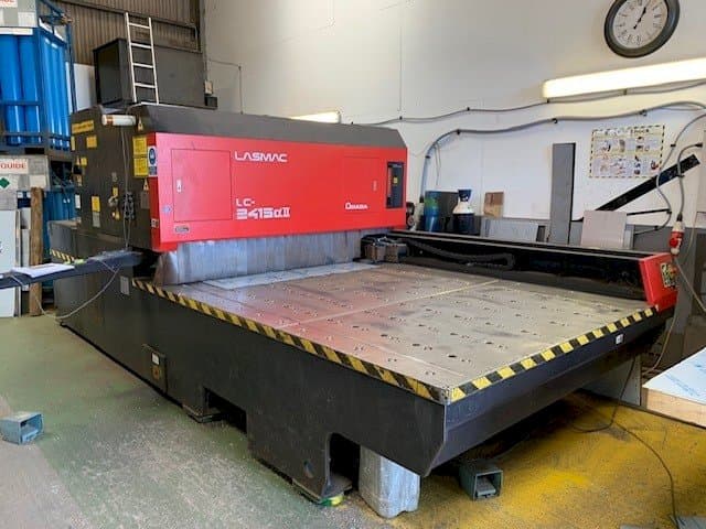A AMADA LC 2415 Alpha 2 gép elölnézete