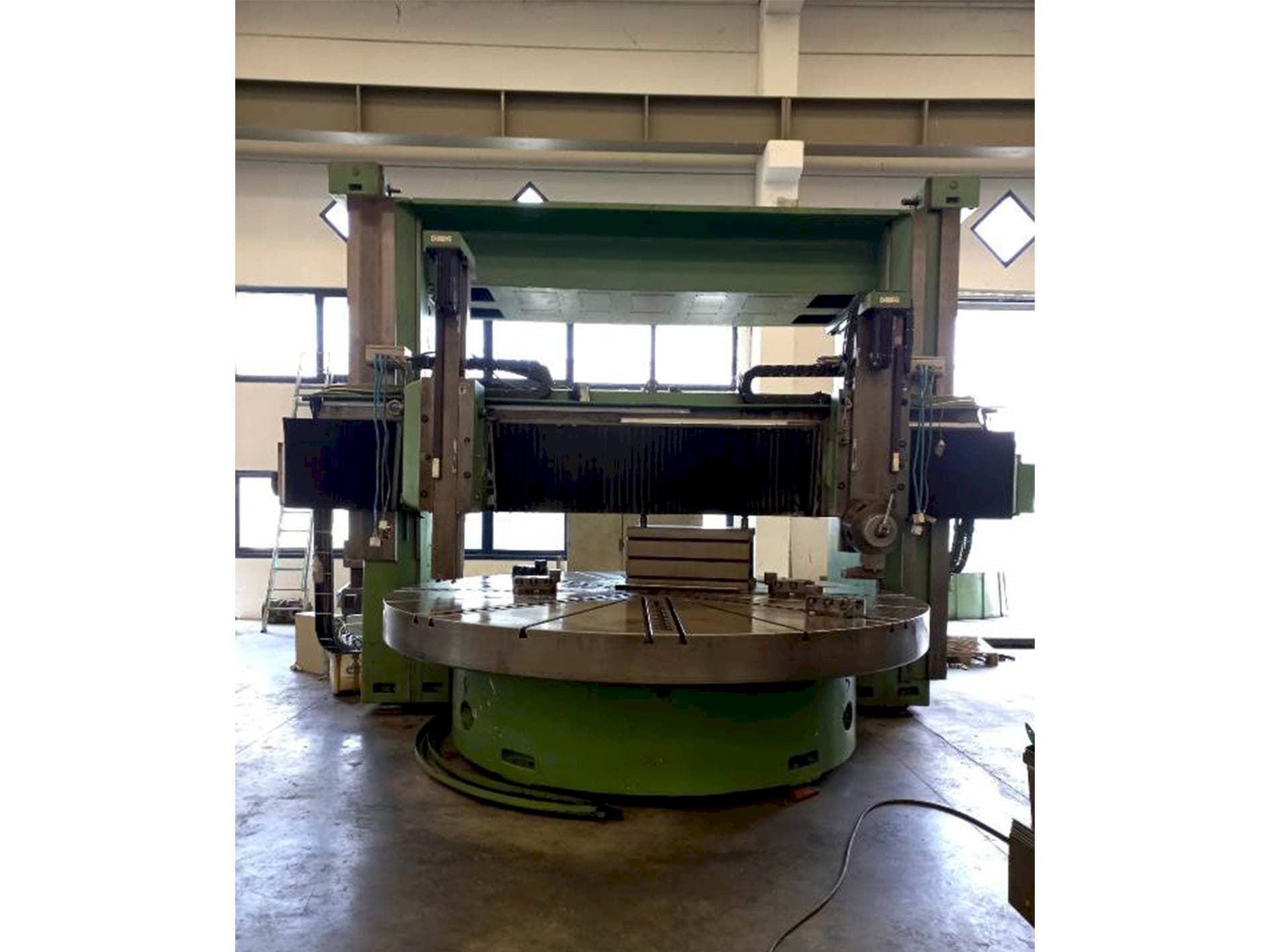 A Titan SC 43 ECS 1400  gép elölnézete