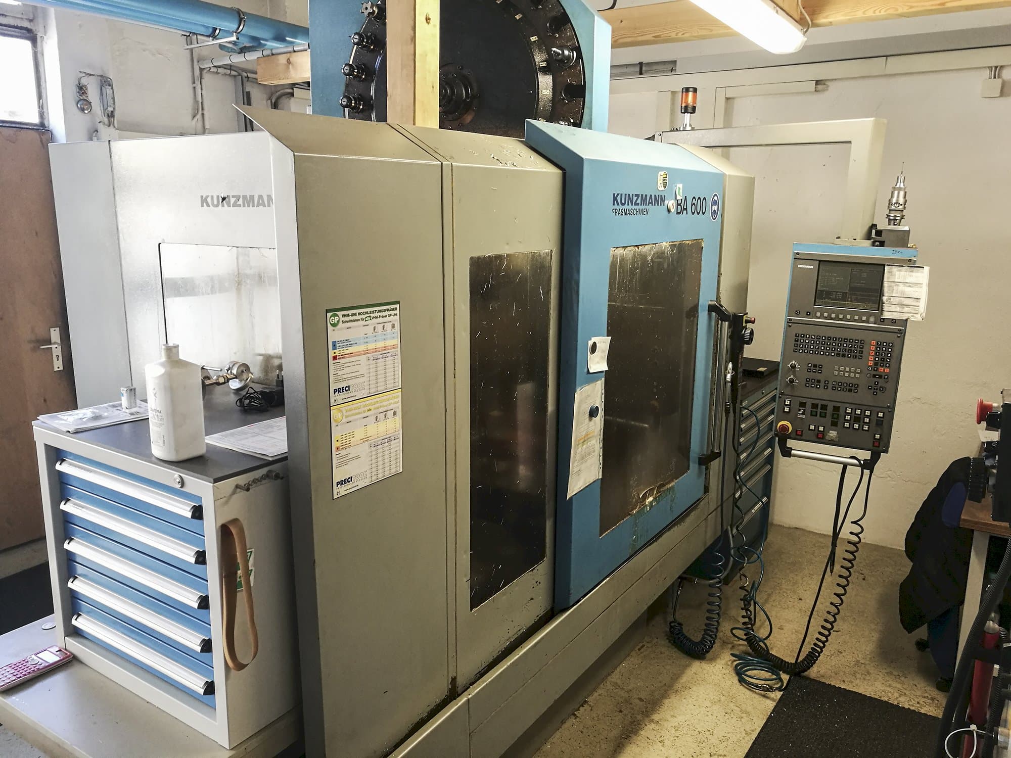 A KUNZMANN BA600 gép bal oldali nézete