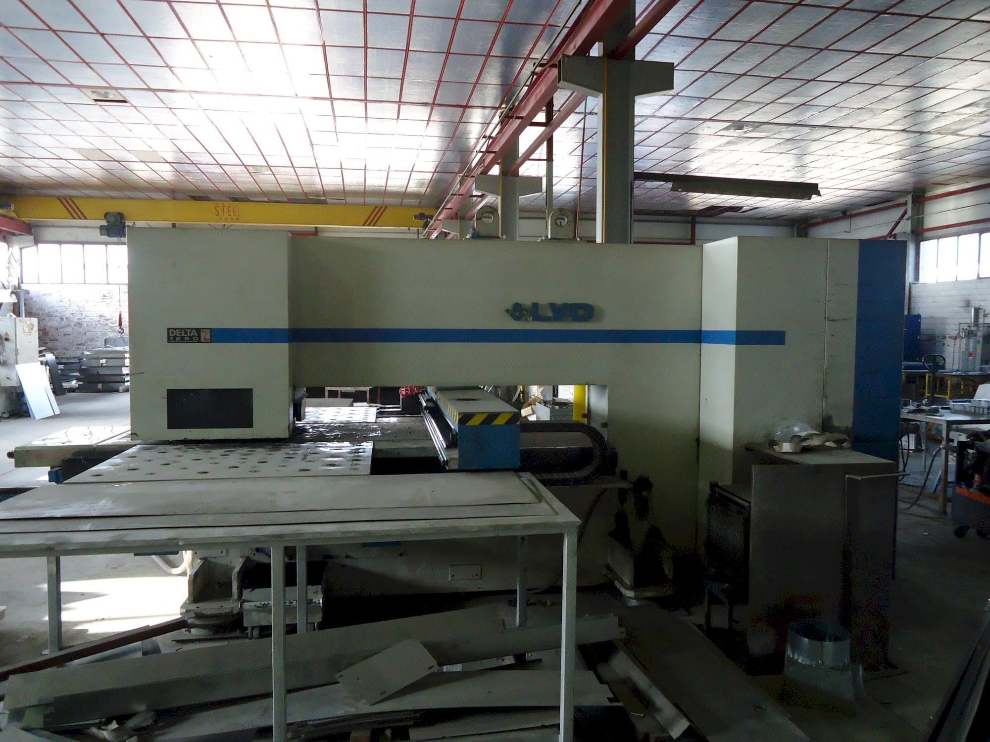 A LVD delta 1250 gép elölnézete