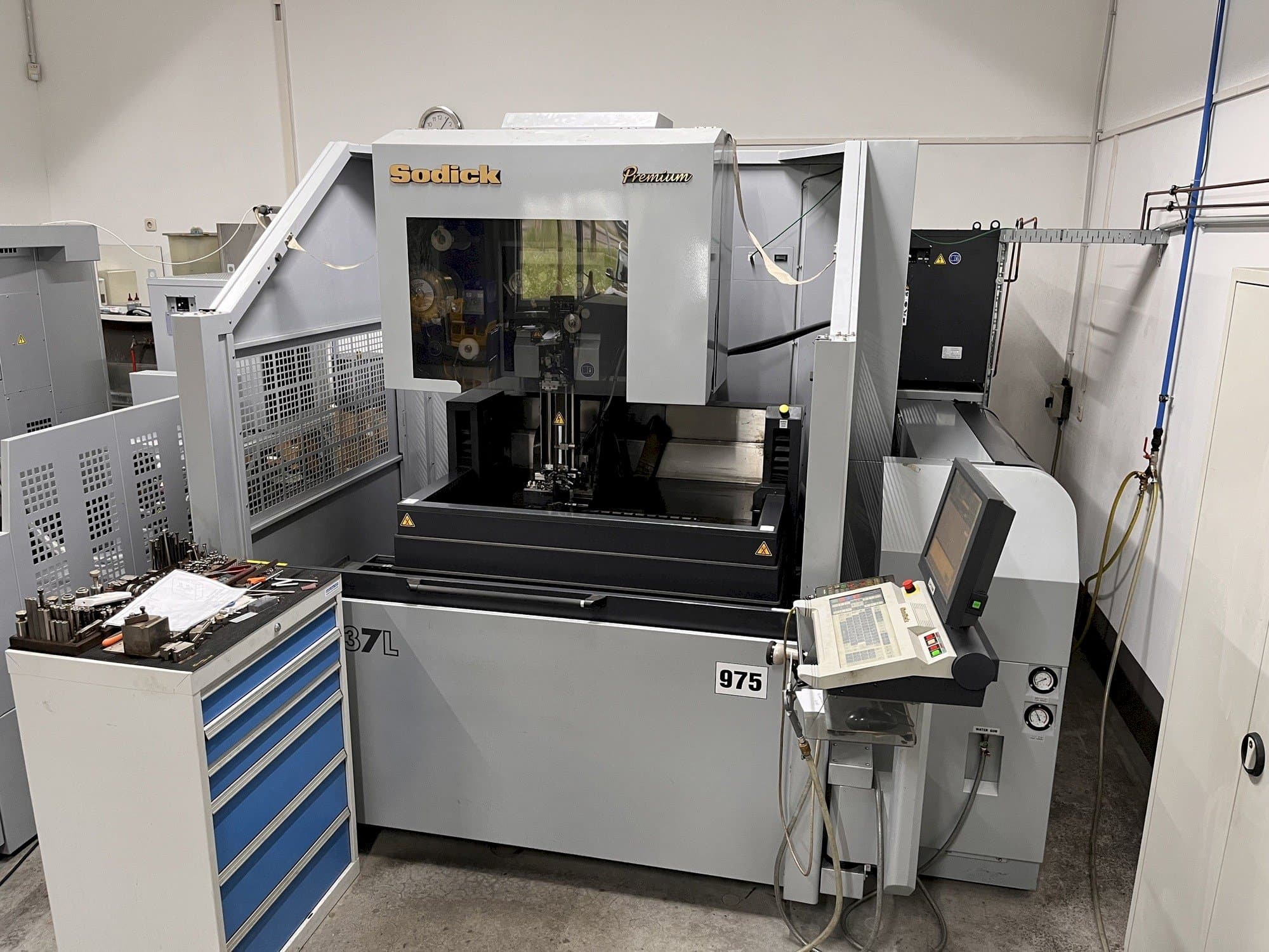 A Sodick AQ537L gép elölnézete