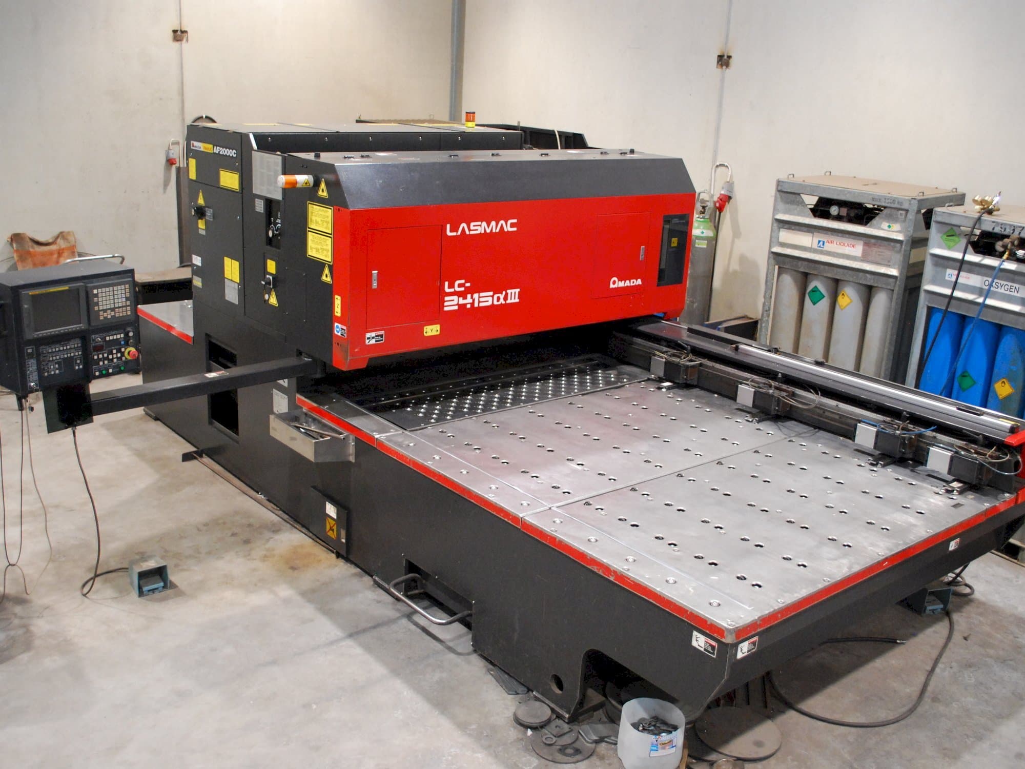 A AMADA LC 2415 Alpha III gép elölnézete