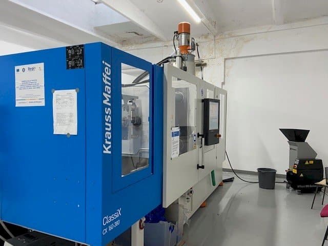 A Krauss Maffei ClassiX CX 160-380 gép oldalnézete