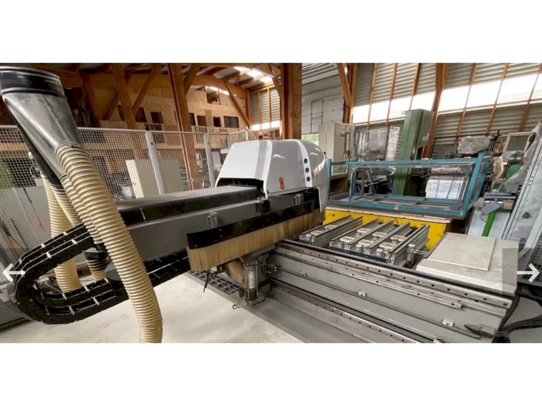 A BIESSE Rover 321 R  gép elölnézete