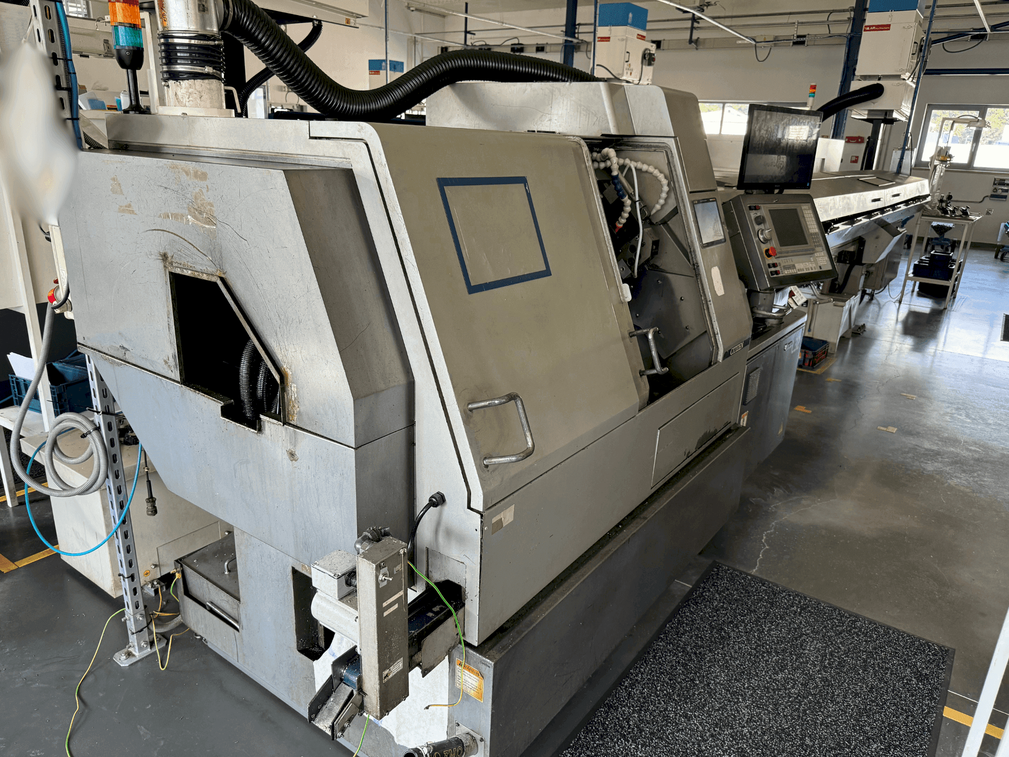 A Citizen L32-VII gép elölnézete