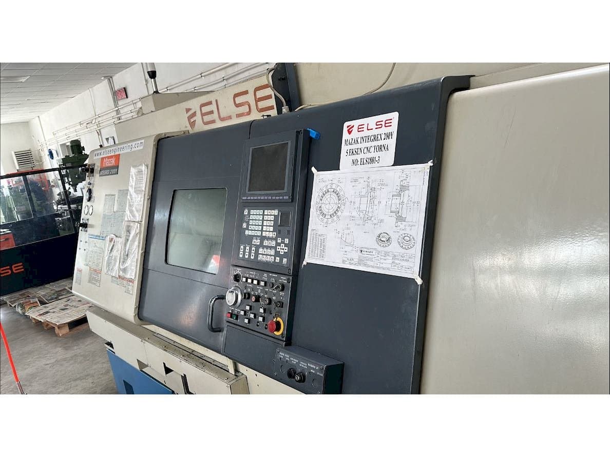 A Mazak Integrex 200Y  gép elölnézete