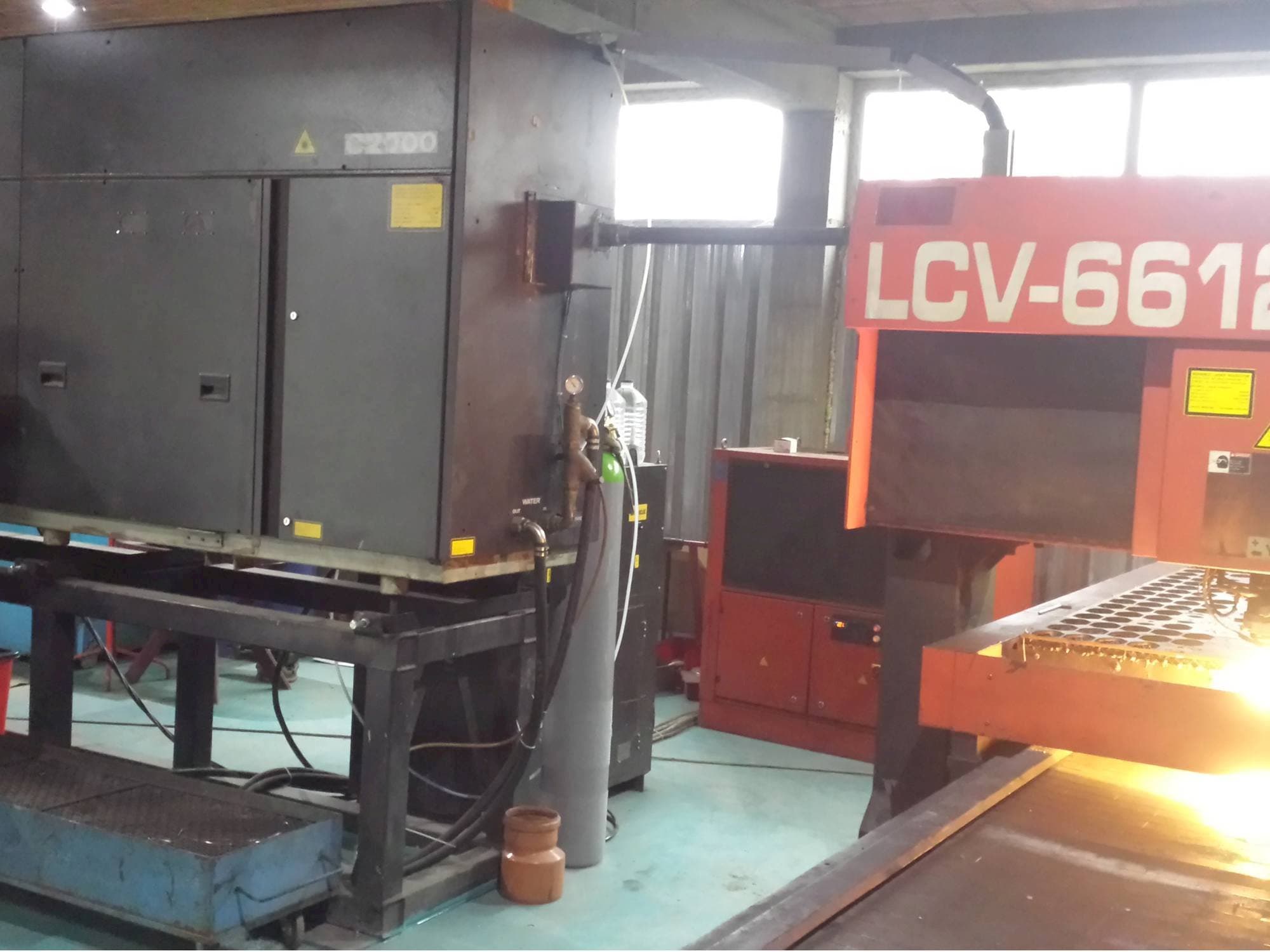 A AMADA LCV 6612 II gép elölnézete