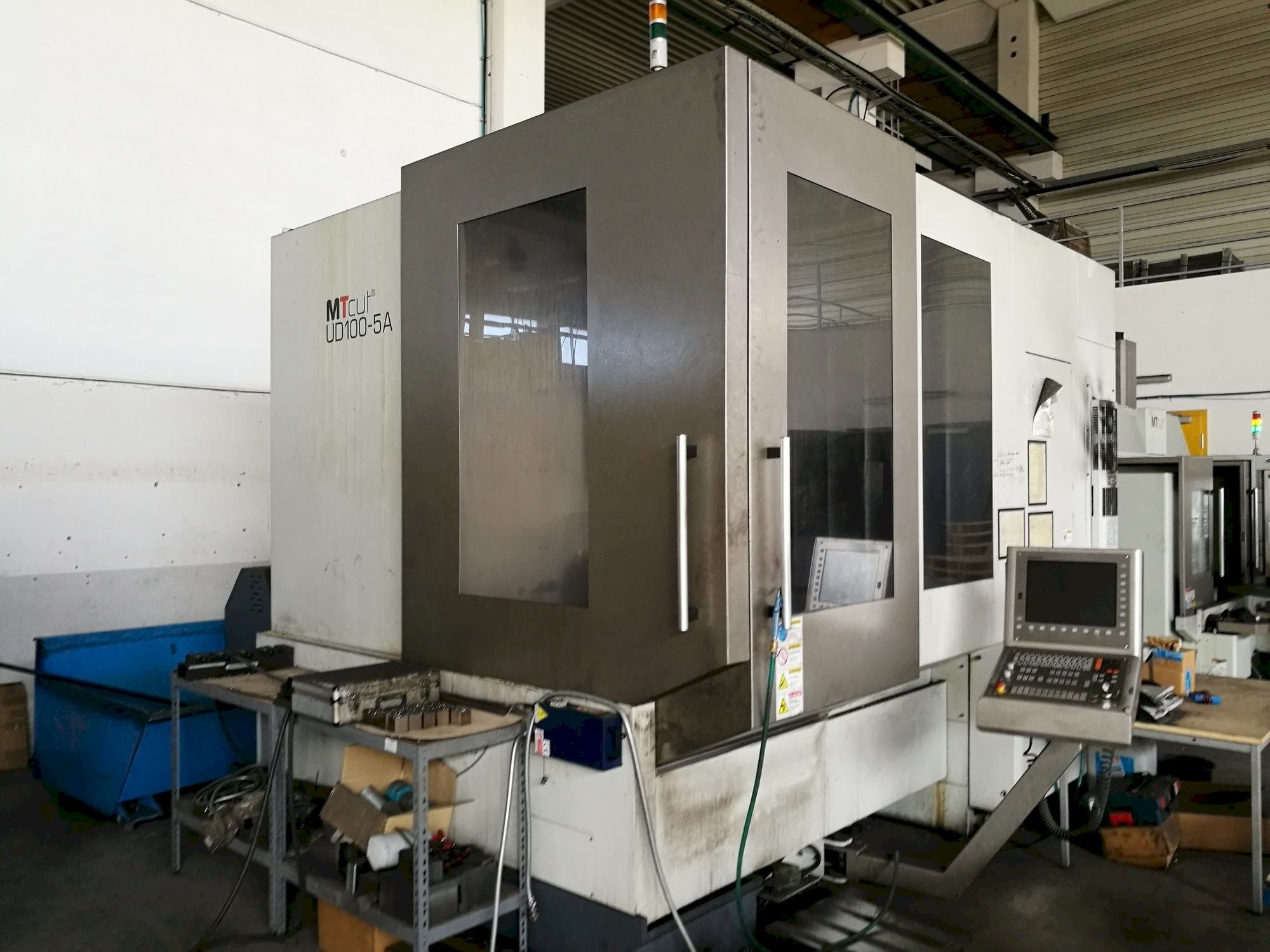 A MT Cut UD100-5A gép elölnézete