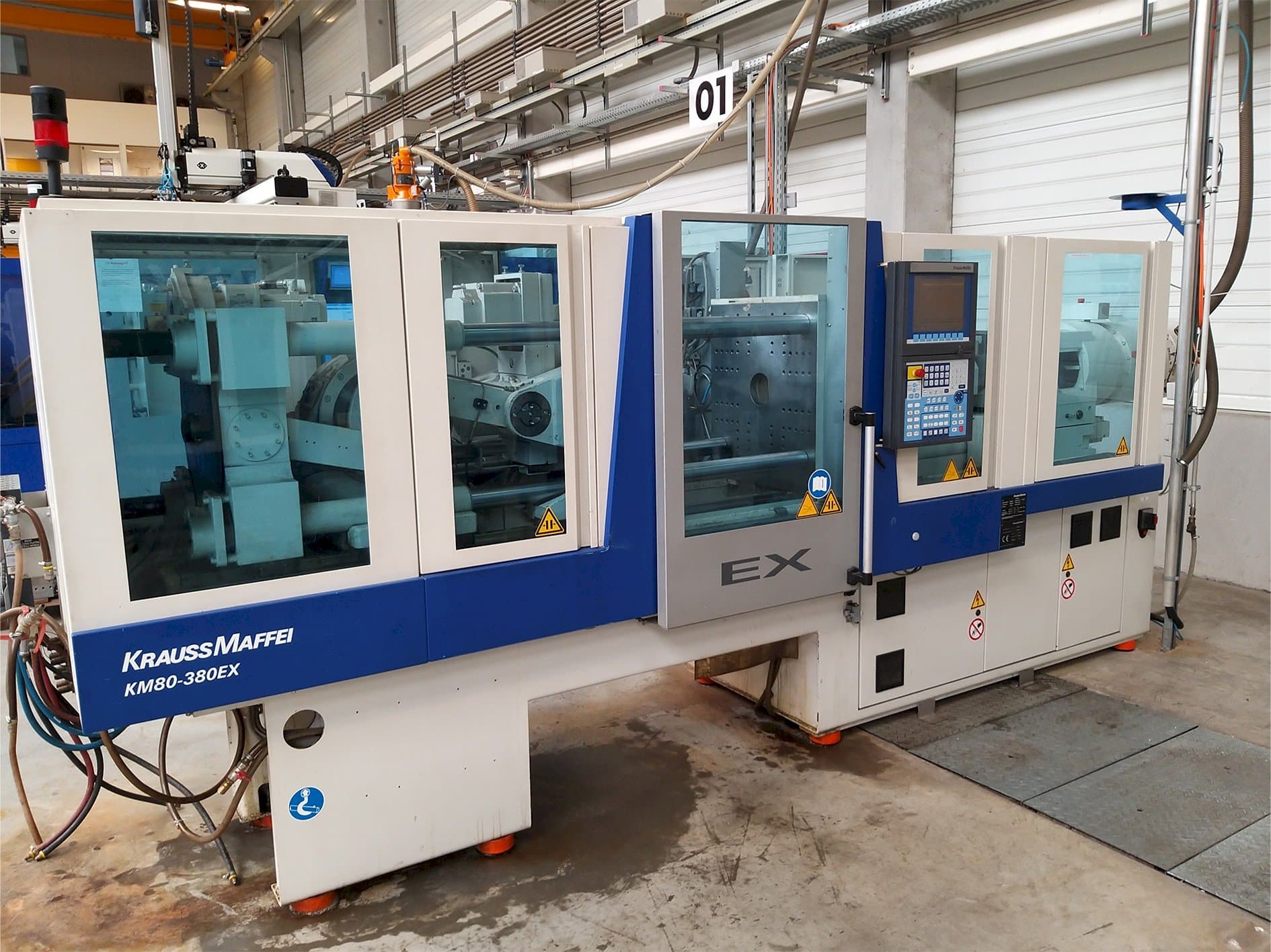 A Krauss Maffei 80-380 Ex gép elölnézete