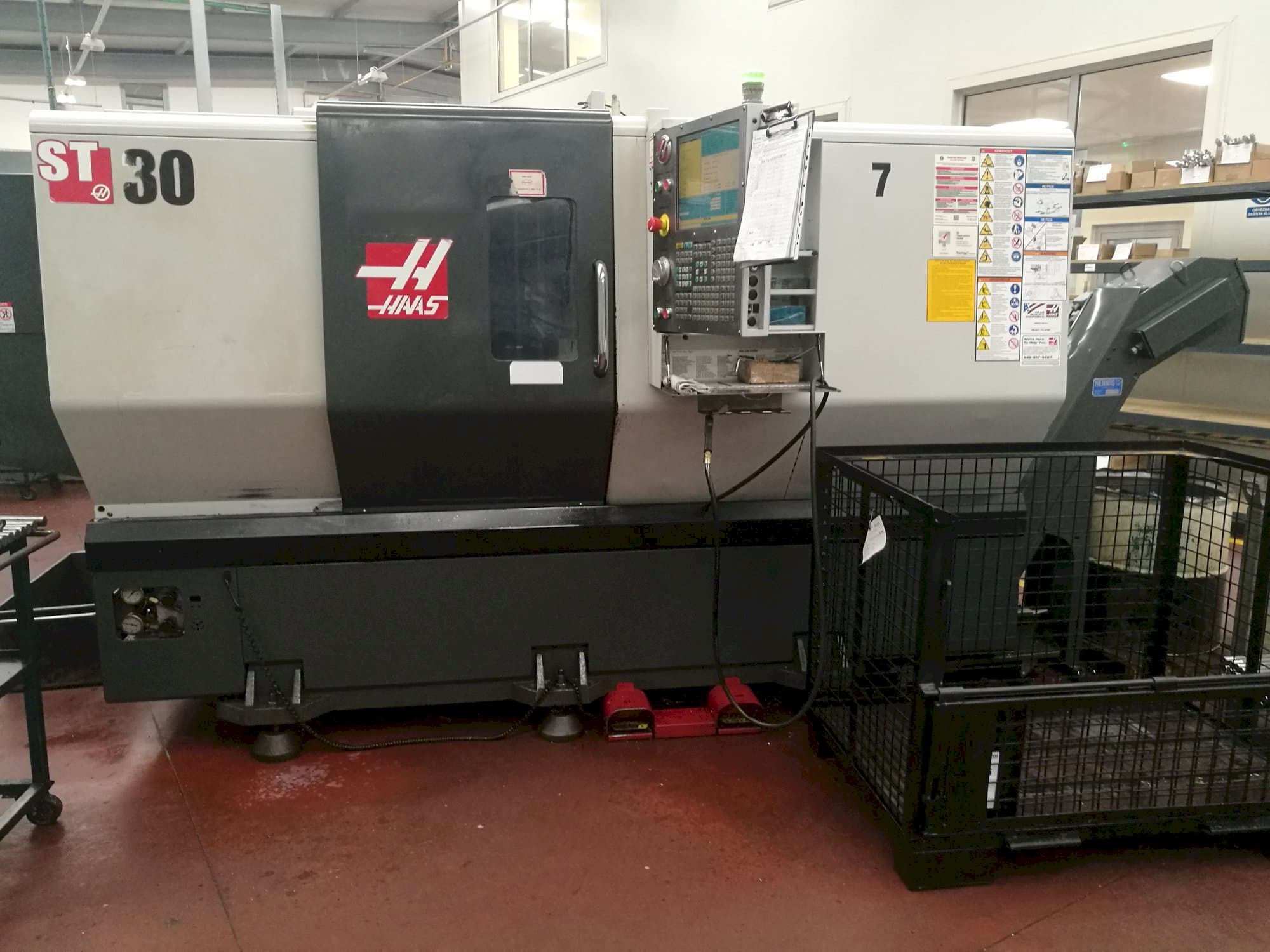 A HAAS ST-30 gép elölnézete