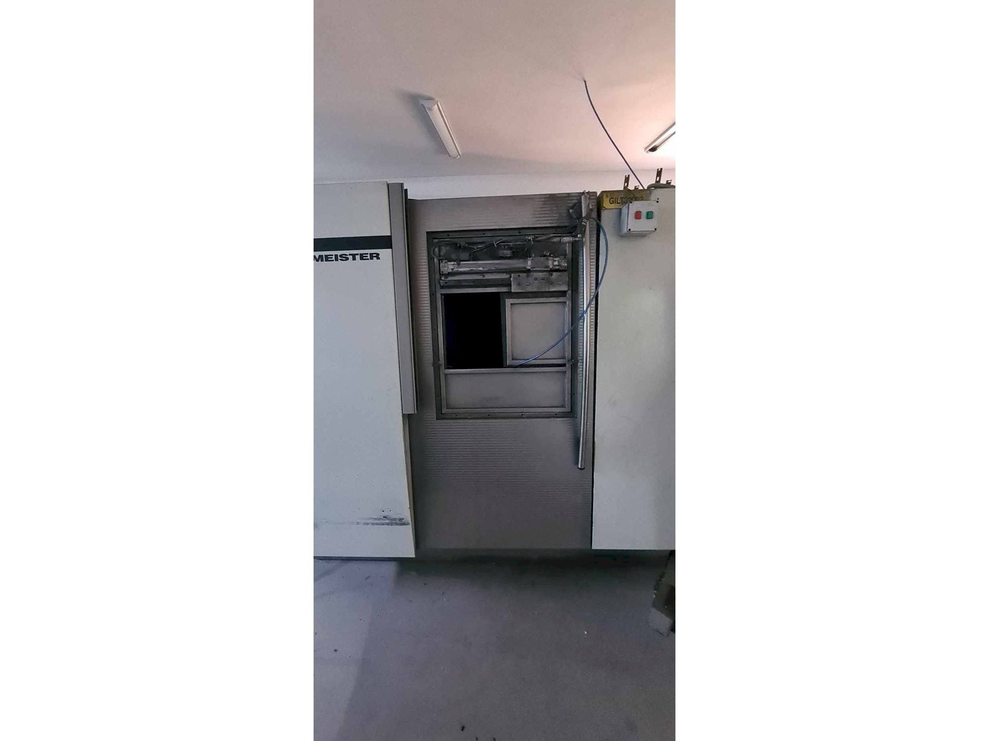 A Gildemeister TWIN 32 gép elölnézete